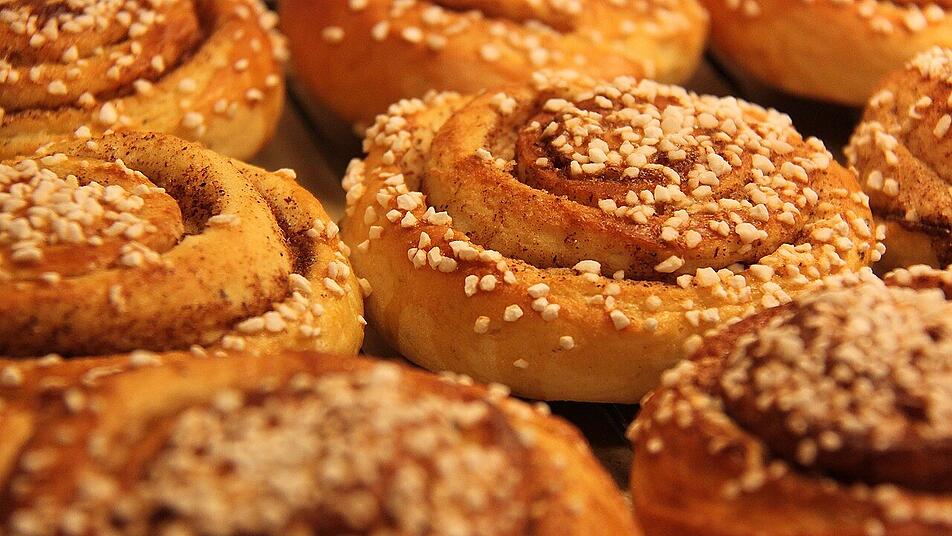 Zimtschnecken sind ursprünglich ein skandinavisches Gebäck, erfreuen sich aber auch in Deutschland an großer Beliebtheit.