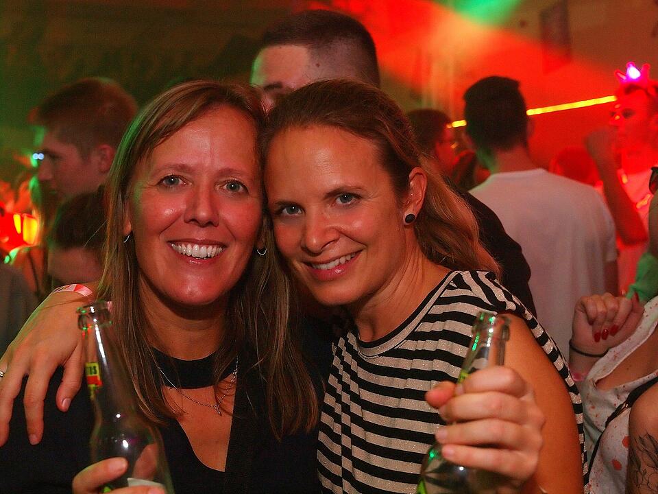 Viele verkleidete Besucher*innen feierten in Oberthulba