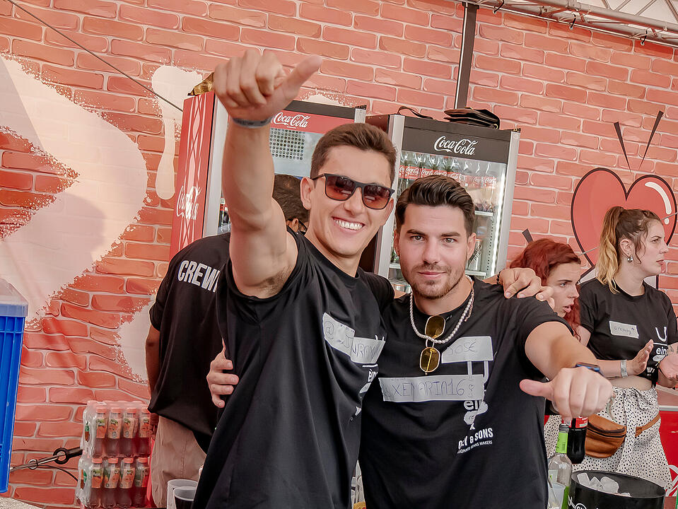Mit internationalen und nationalen Live-Acts!
