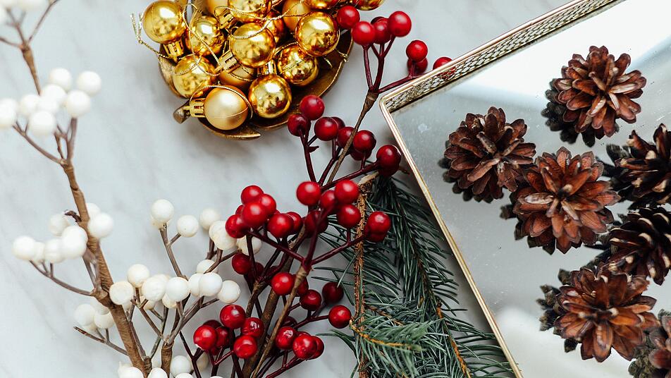 Die Zweige der Stechpalme wirken als Kränzchen oder Gesteck mit anderen Weihnachtspflanzen sehr festlich.
