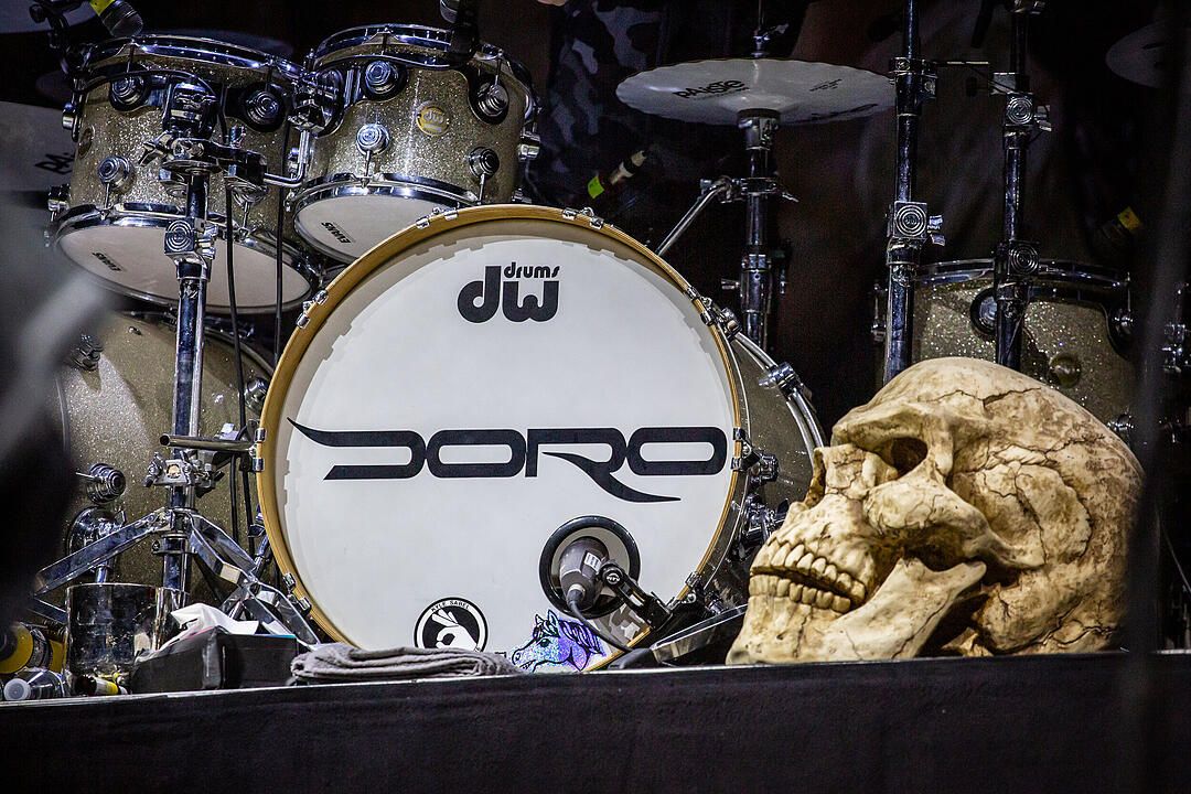 An die 2000 Besucher feierten die Rockmusik!