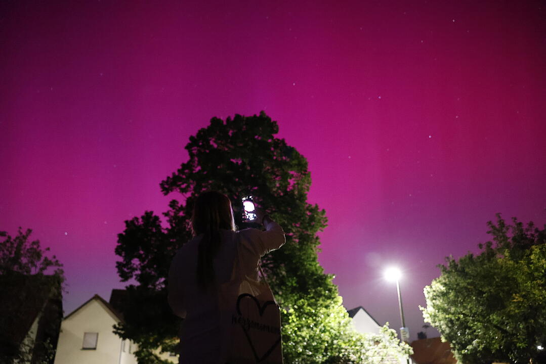Polarlichter über Franken: Himmelsspektakel liefert spektakuläre Bilder