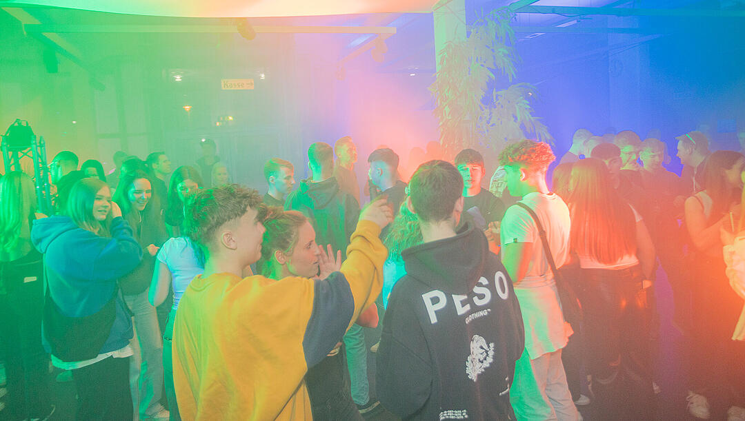Nach dem einschlagenden Erfolg der ersten Kufa Club Night wurde ausgelassen die 2. Auflage gefeiert.