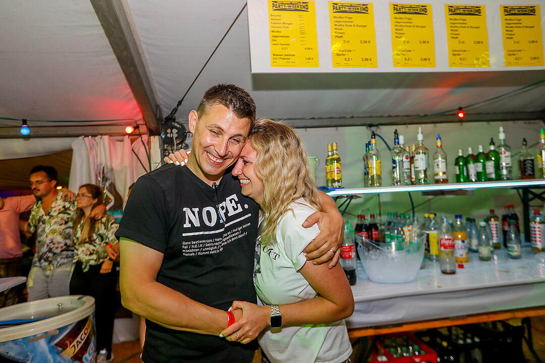 Partyzeltdorf mit 5 Areas!