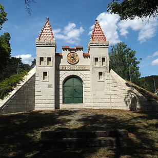 Die Lichtenburg ist eine Ruine auf dem Schloßberg.