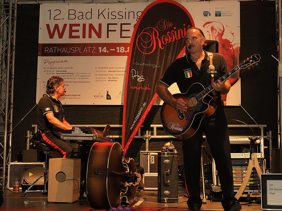 Das Weinfest zieht tausende Besucher an.