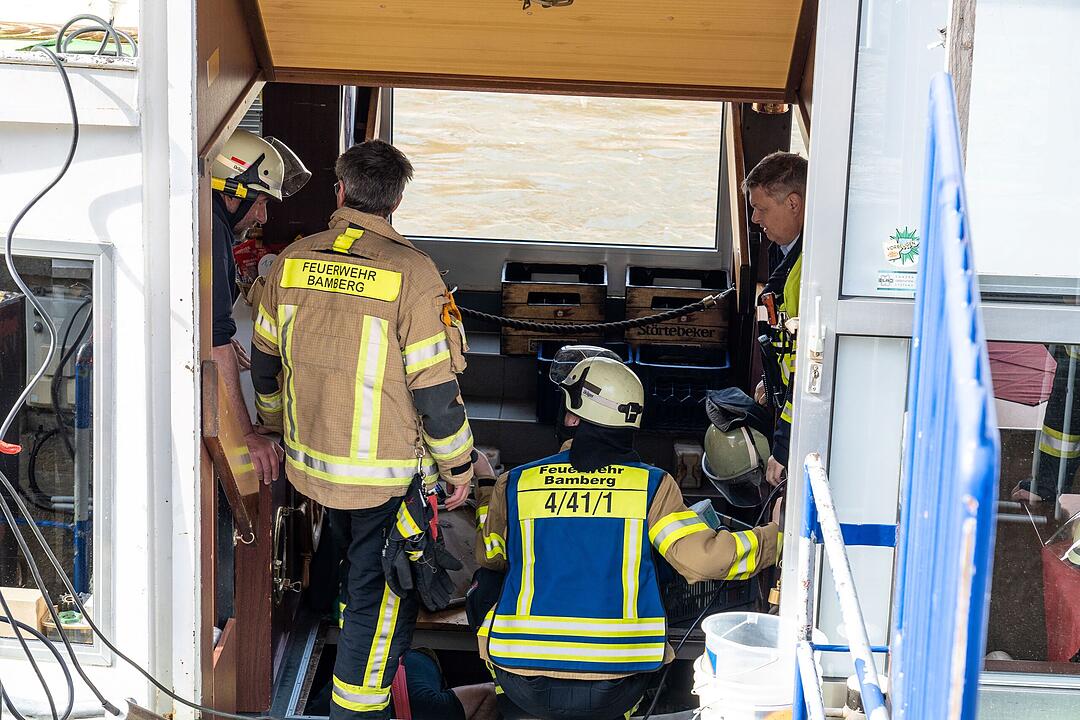 Wasser in Schiff "Stadt Bamberg" stellt Einsatzkräfte vor Rätsel - Ursache gefunden