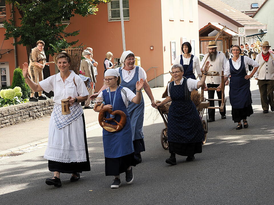 Motivwägen, Trachtengruppen und Musik-Kapellen
