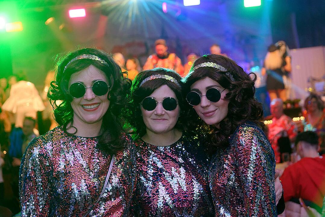 Motto: "Licht aus! Spot an! 70er Disco"