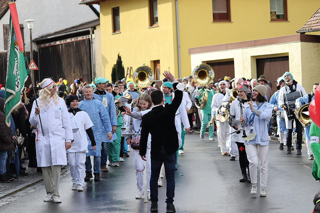 Die Hauptstrasse wurde zur Partymeile