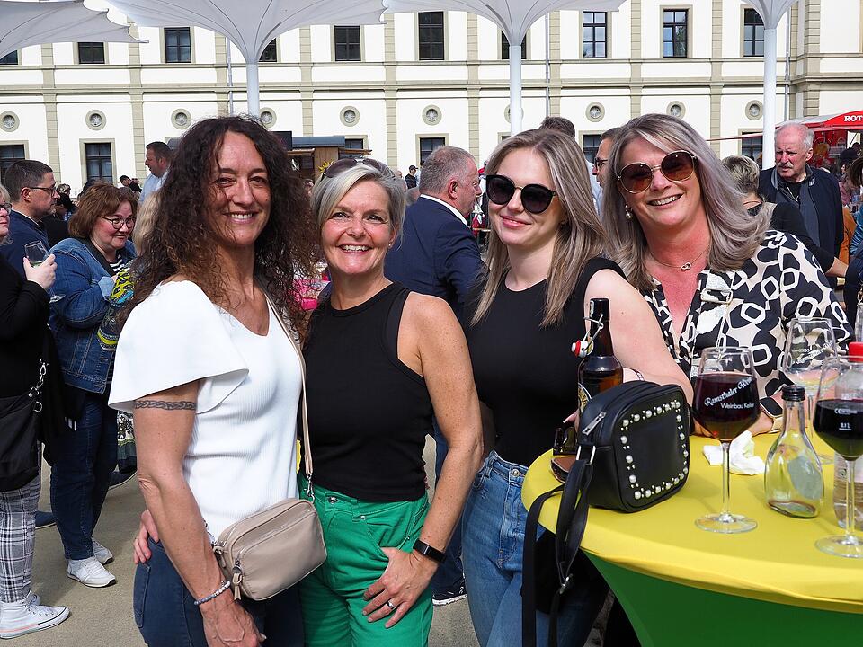 Viele Attraktionen für Groß und Klein, Live-Musik und kulinarische Highlights waren geboten.