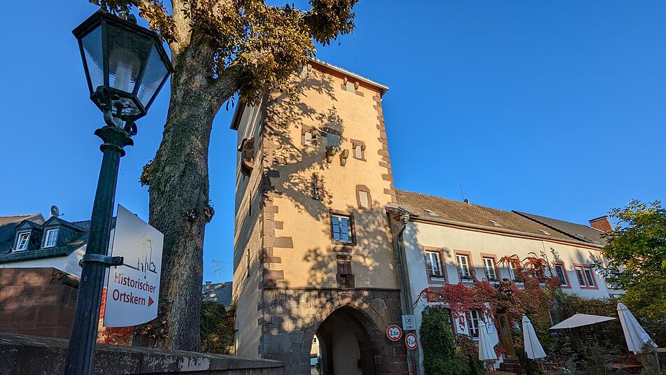 Der historische Ortskern von Dudeldorf in der Südeifel mit dem Restaurant Torschänke.