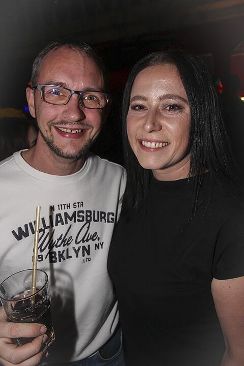 Volles Haus, erwachsene Partypeople und eine ausgelassene Feier!