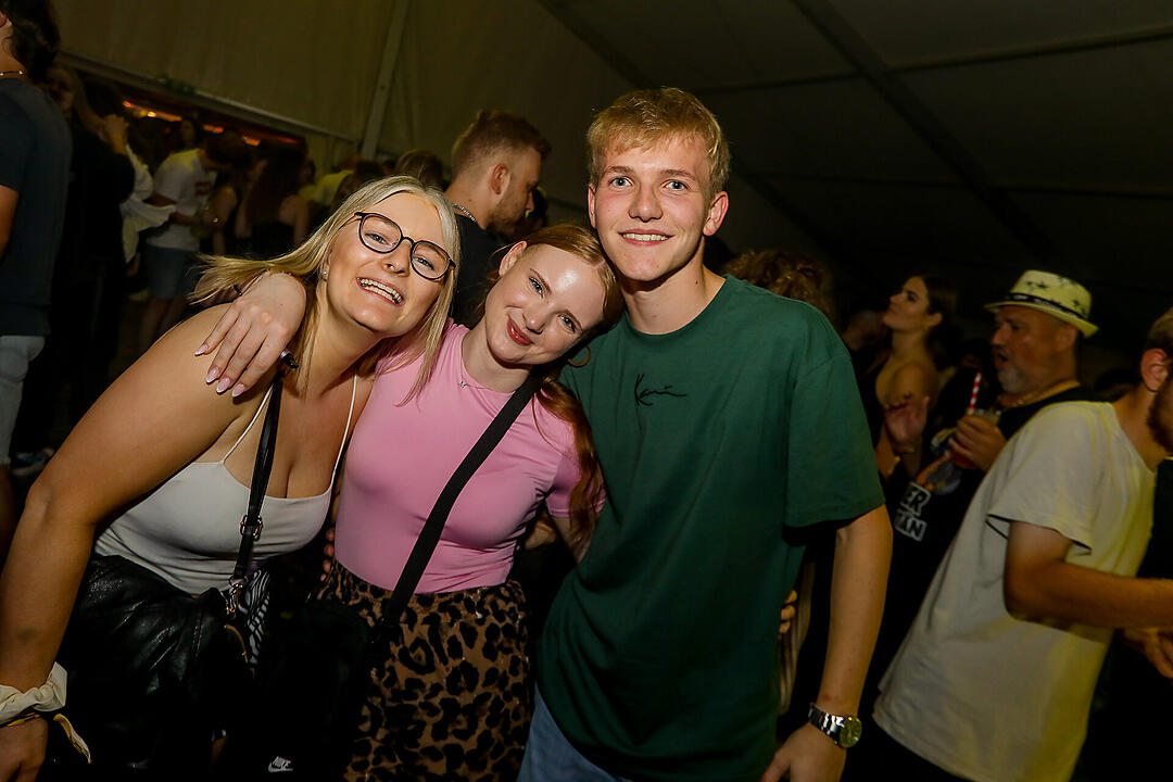 Partyzeltdorf mit 5 Areas!