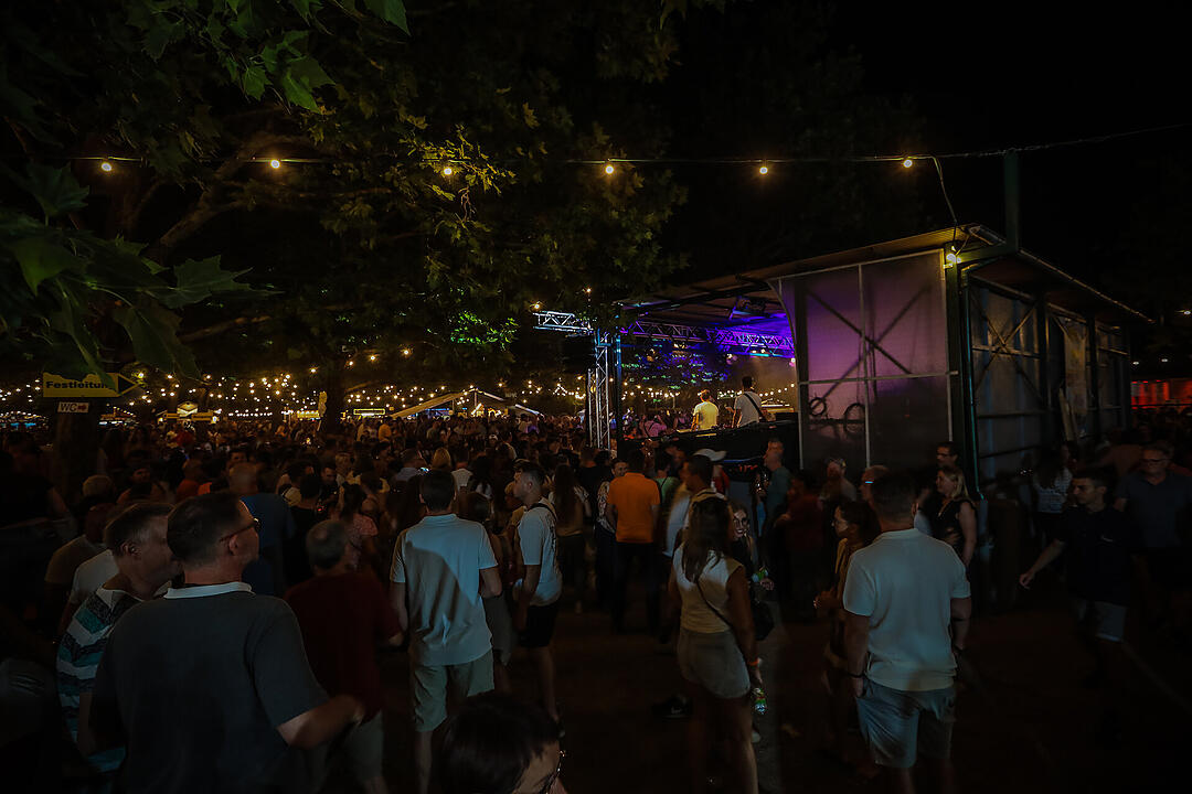 Impressionen vom größten Weinfest in Franken!
