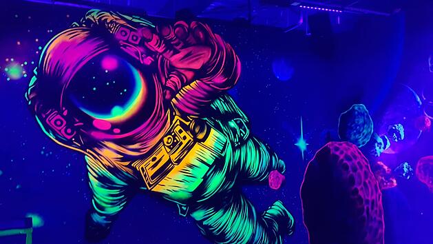 Das Weltall ist nur eine von fünf beeindruckenden Themenwelten in der Glowzone.