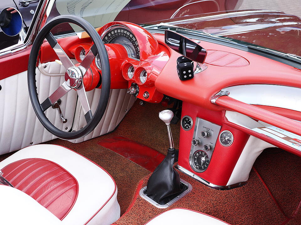 Oldtimer, US Cars, Traktoren und Motorräder.
