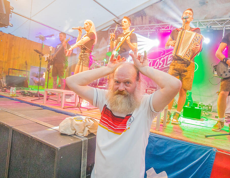 Musik im Festzelt gab es mit der Band "KLOSTERGOLD"
