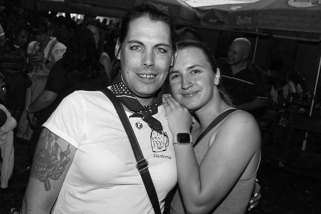 Musik im Festzelt gab es mit der Band "KLOSTERGOLD"