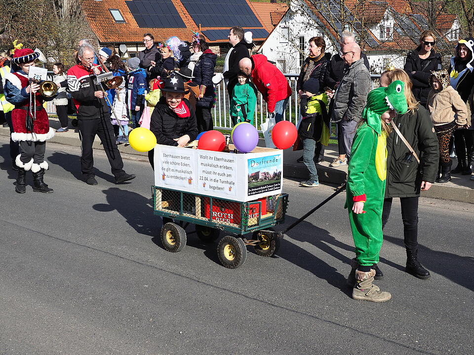 Buntes Faschingstreiben lockte tausende Besucher an.