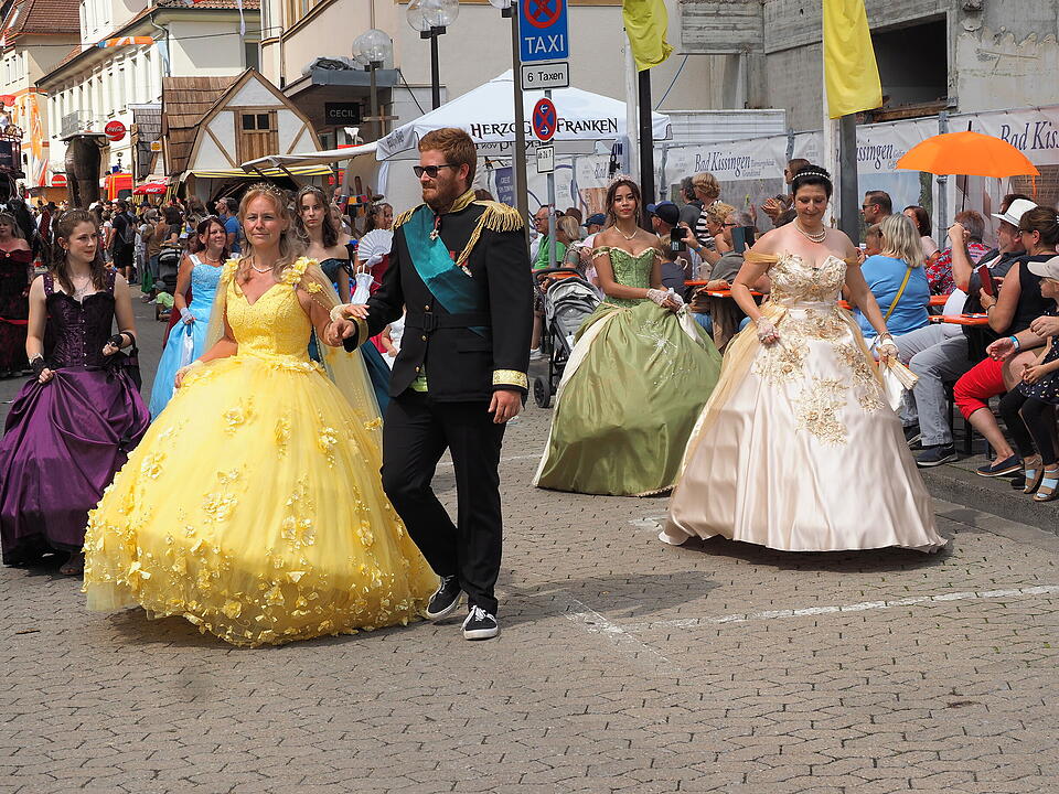 Großer historischer Festzug durch Bad Kissingen!