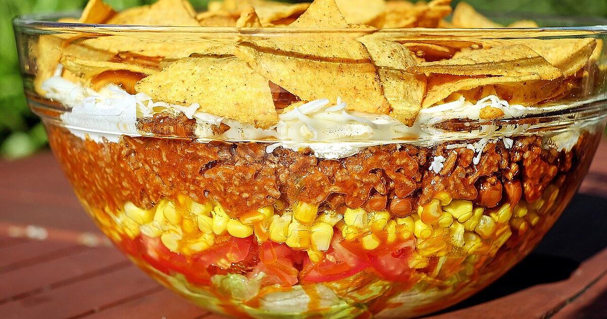 Darf auf keiner Party fehlen: Der Schichtsalat - lecker und einfach in ...