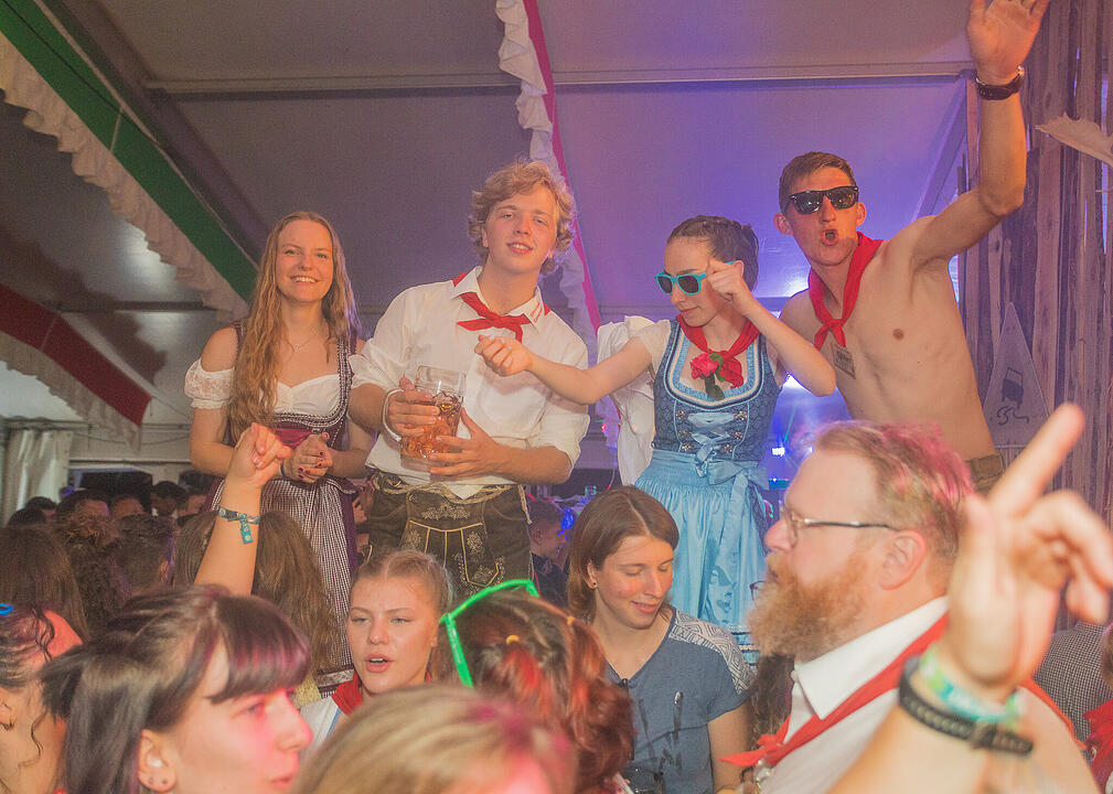 Die Cover- und Partyband "Tasty 7" spielten am Samstag.