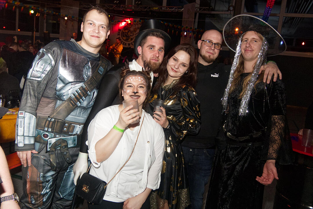 Fasching pur in der Grundschulturnhalle
