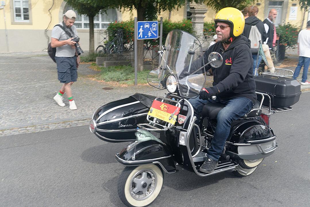 Historische Automobile und Motorräder