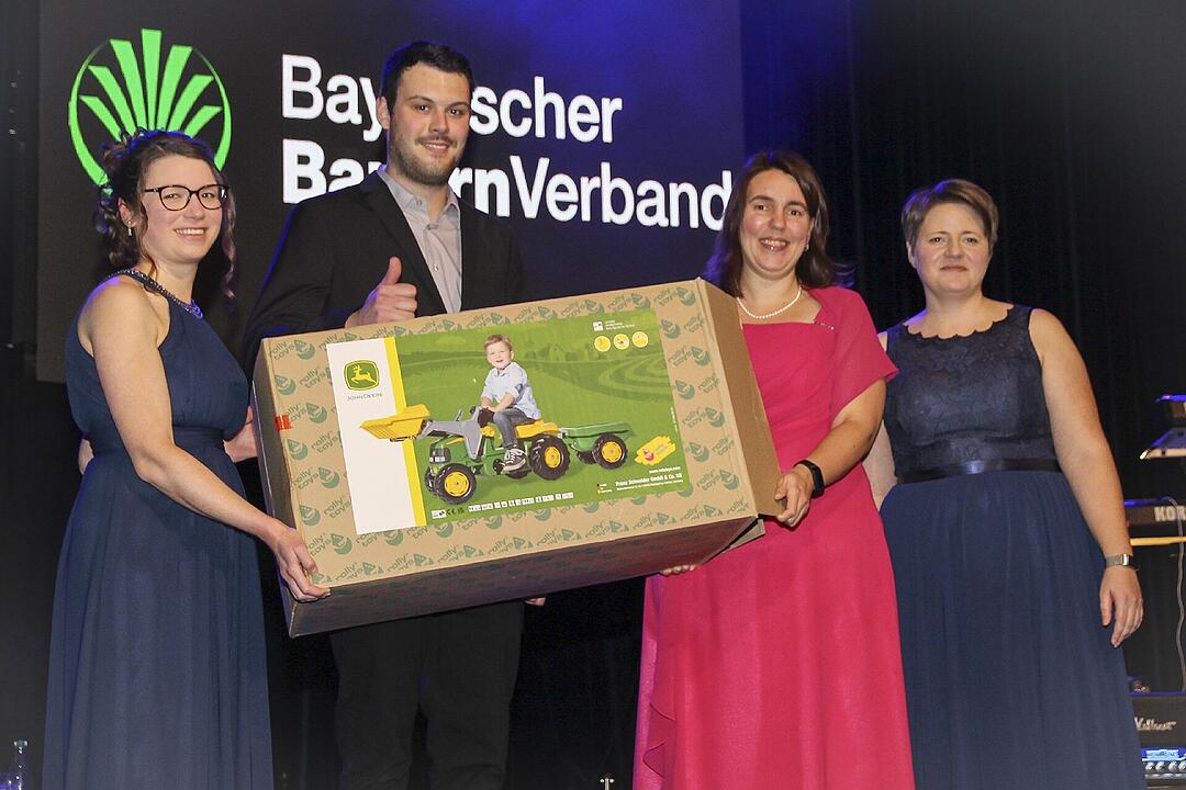 Der traditionelle Bauernball lockte viele Gäste an