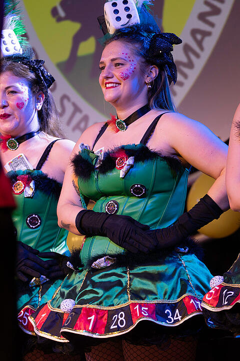 Viele Tanzgruppen, lustige Büttenreden und ein furioses Finale!