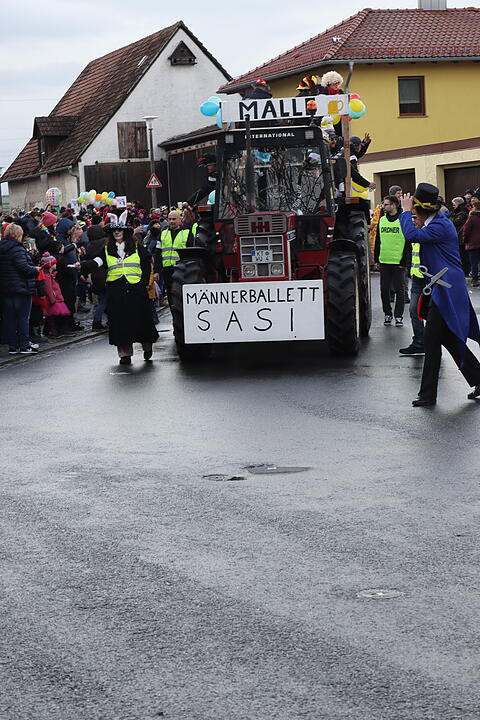 Die Hauptstrasse wurde zur Partymeile