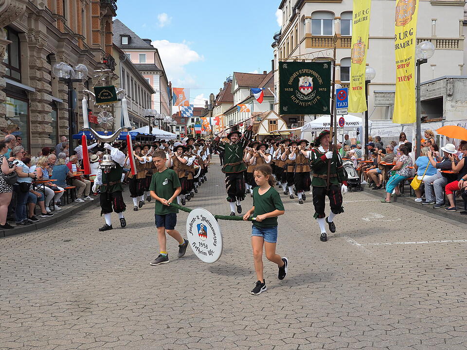 Großer historischer Festzug durch Bad Kissingen!