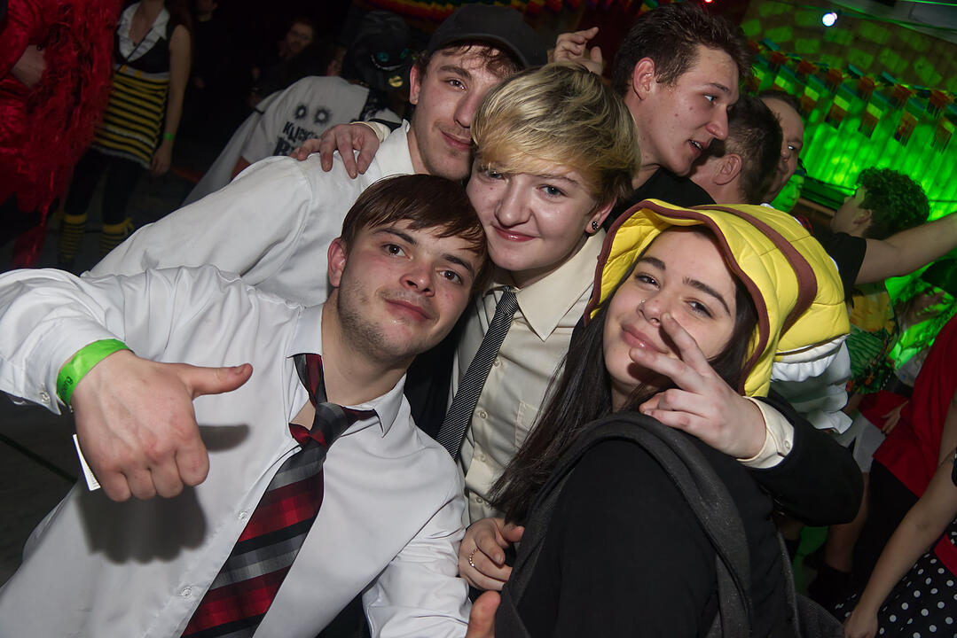 Fasching pur in der Grundschulturnhalle