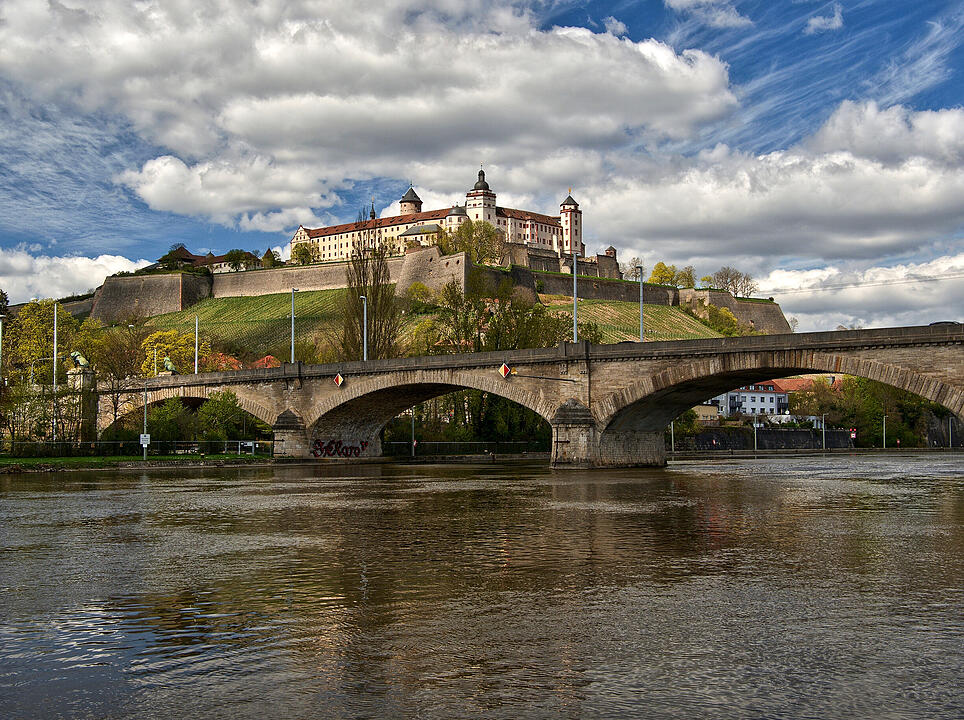 Festung Marienberg oberhalb des Mains in Würzburg