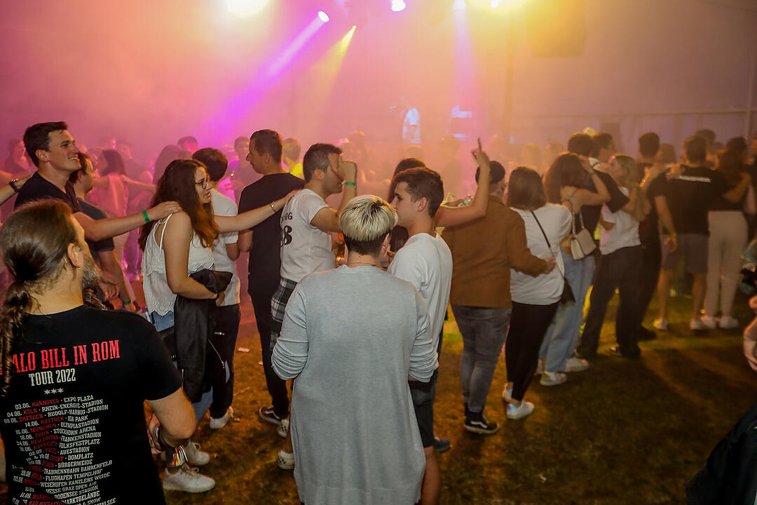 Partyzeltdorf mit 5 Areas!