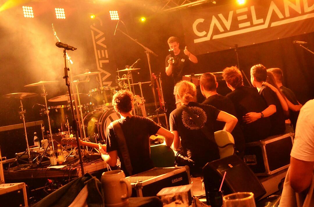 Party mit der Band "CAVELAND"