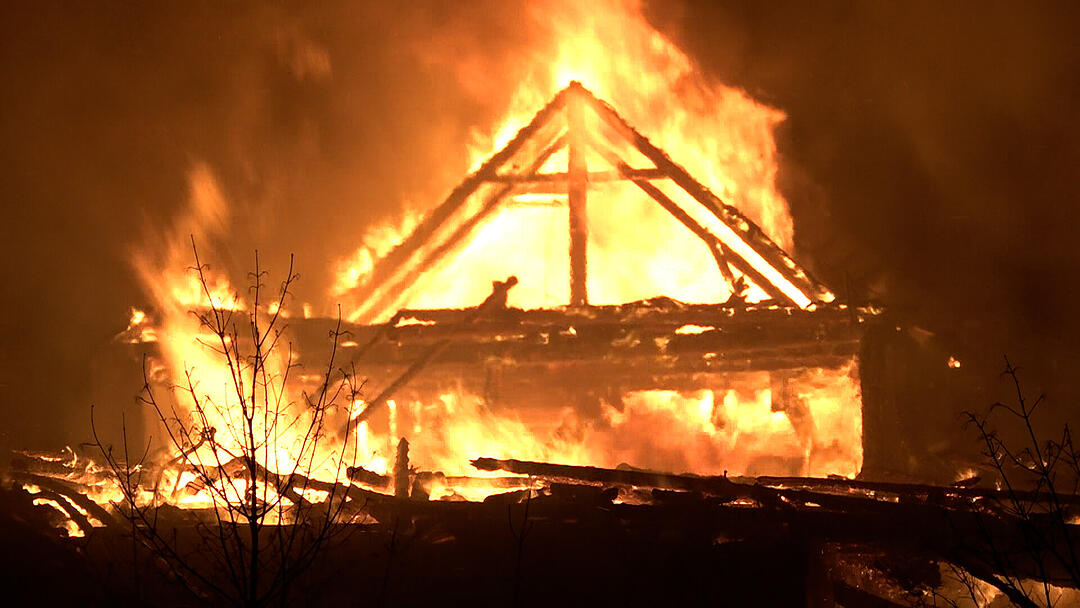 Großbrand im Kreis Hof: Scheune brennt komplett aus