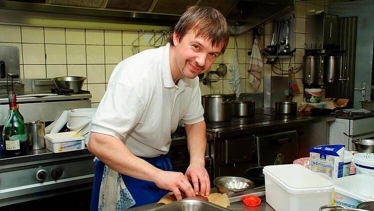 Günther Sponsel ist Chefkoch vom Gasthof Sponsel in Oberfellendorf. Foto: Emil Bezold