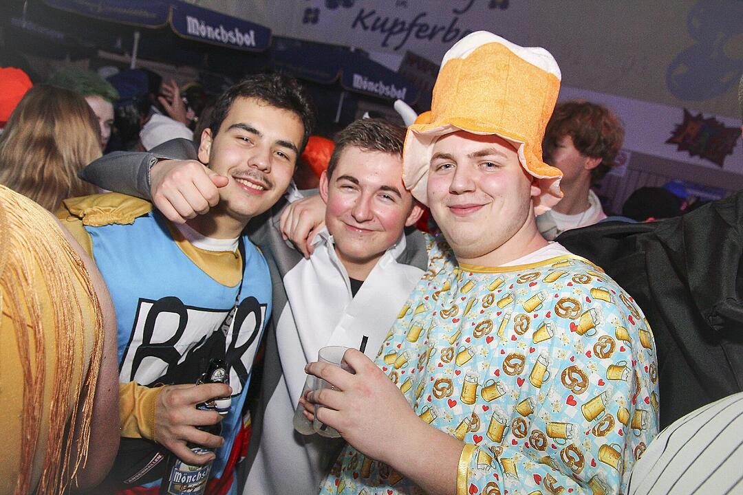 Super Stimmung beim Blütenfasching