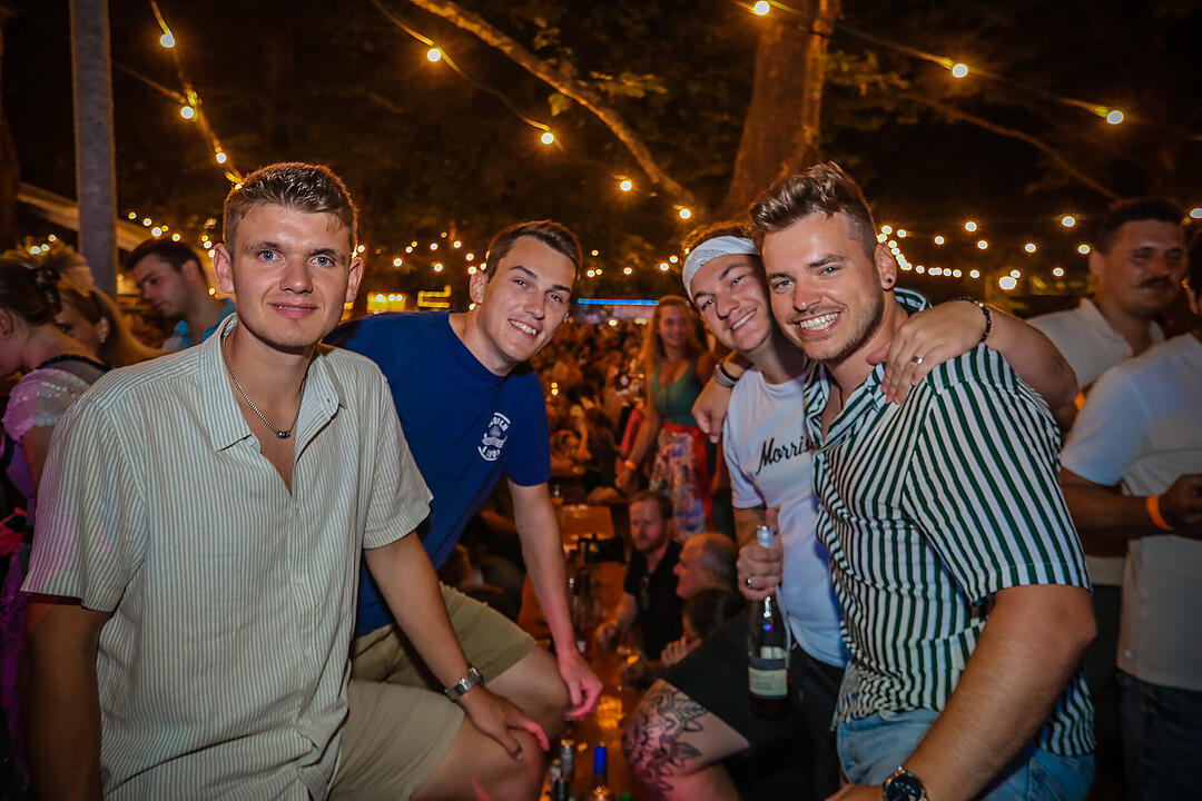 Impressionen vom größten Weinfest in Franken!