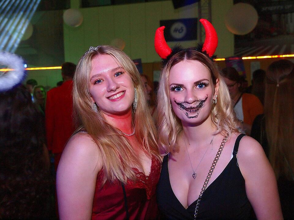 Viele verkleidete Besucher*innen feierten in Oberthulba