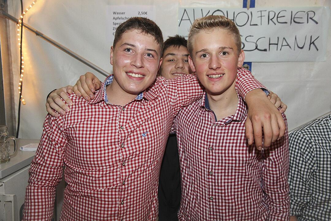 Die Landjugend Zaubach hat zum Kerwatanz eingeladen.