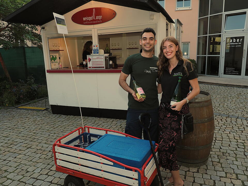 Das Weinfest zieht tausende Besucher an.