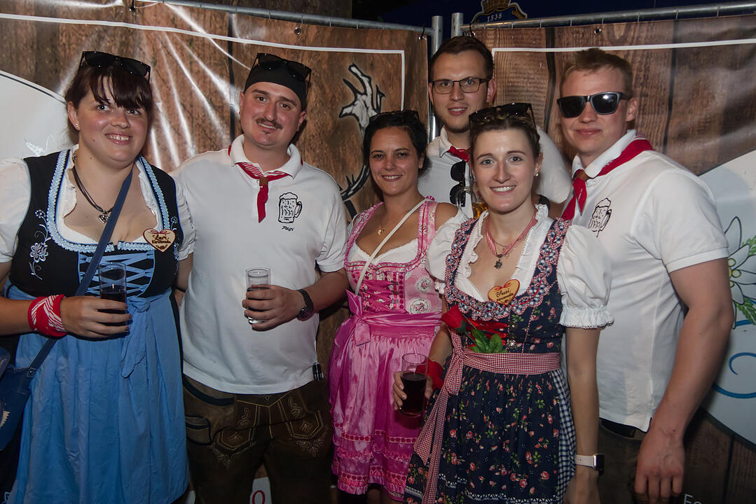 Die Partyband "Die Stodlrocker" spielten am Freitag zum Auftakt.