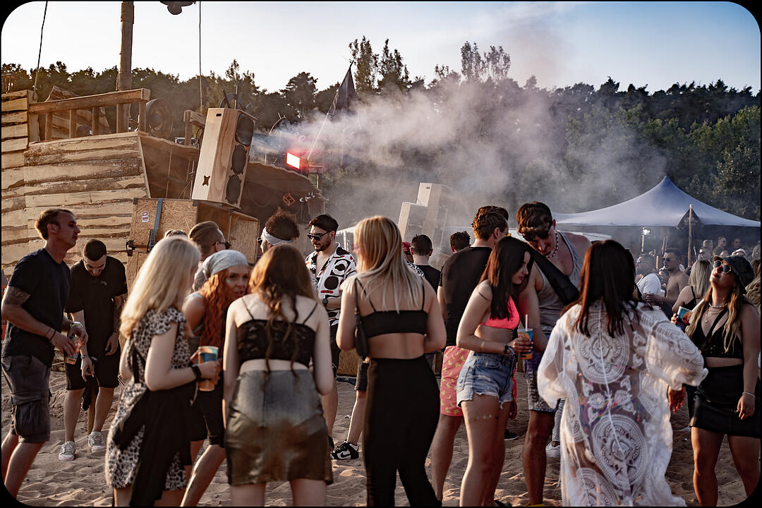 Love, Fire & Electronic Beats!
