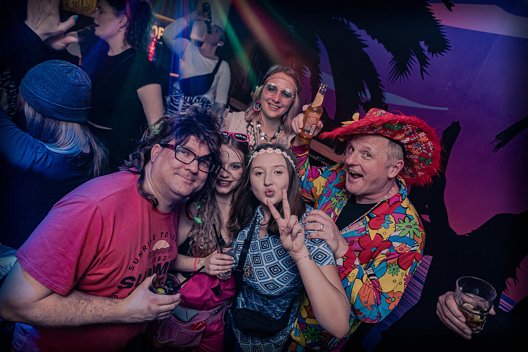 Gemeinsam Fasching feiern bis Montagmorgen!