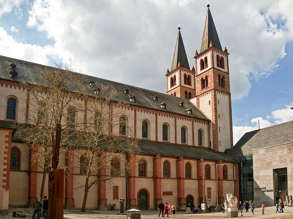 Der Dom ist die Bischofskirche des Bistums Würzburg