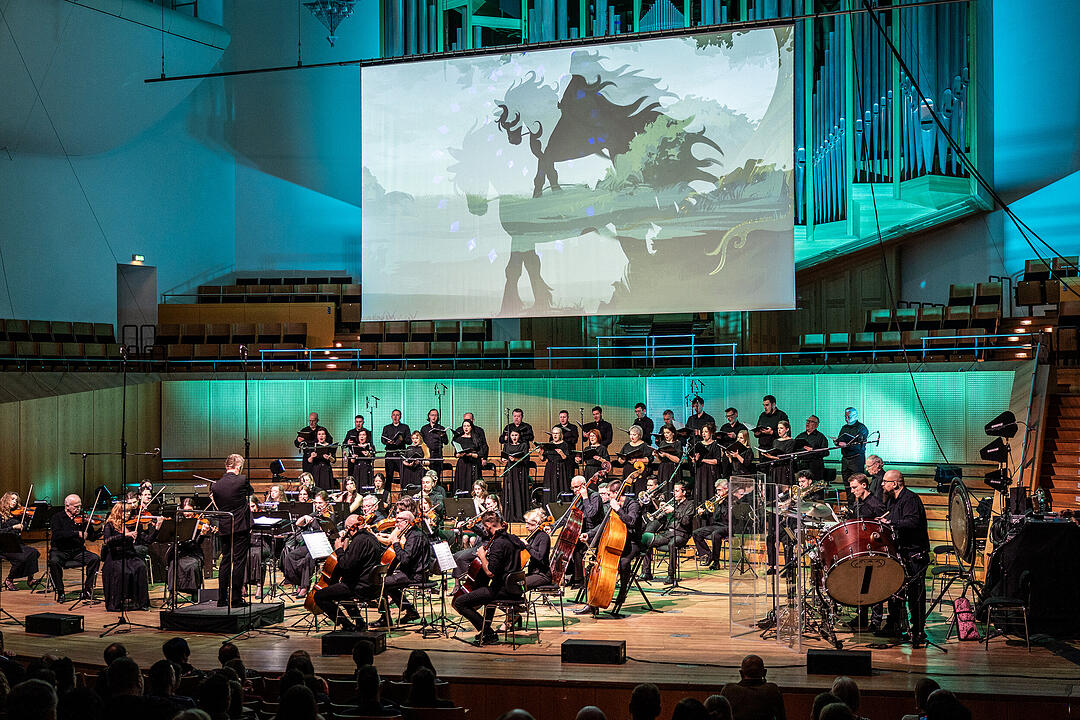 Großes Orchester, Solisten und Sänger!