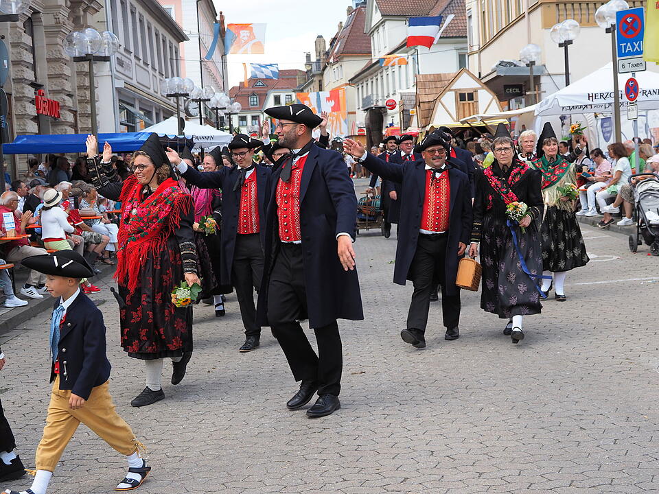 Großer historischer Festzug durch Bad Kissingen!